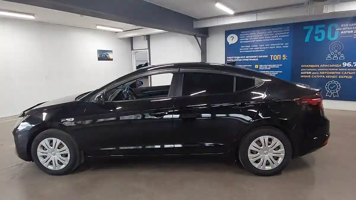 Hyundai Elantra 2019 года за 7 200 000 тг. в Астана