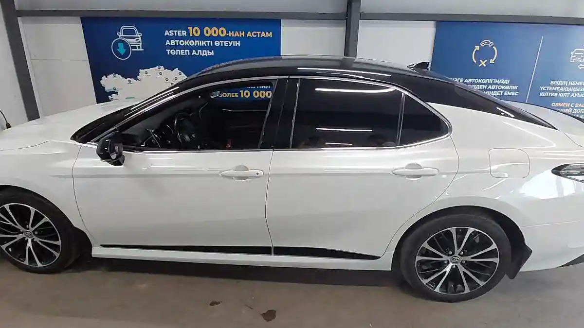 Toyota Camry 2020 года за 12 700 000 тг. в Астана