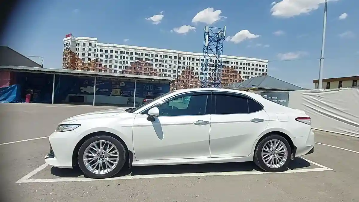 Toyota Camry 2021 года за 14 500 000 тг. в Шымкент