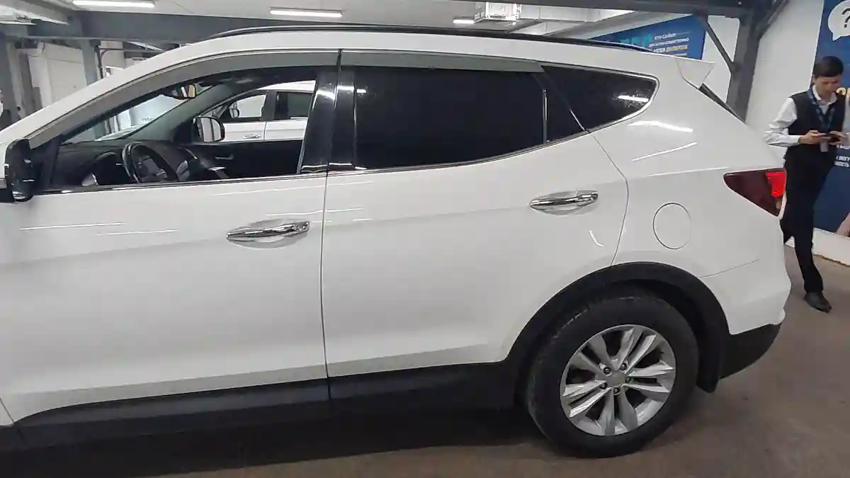 Hyundai Santa Fe 2018 года за 9 500 000 тг. в Астана