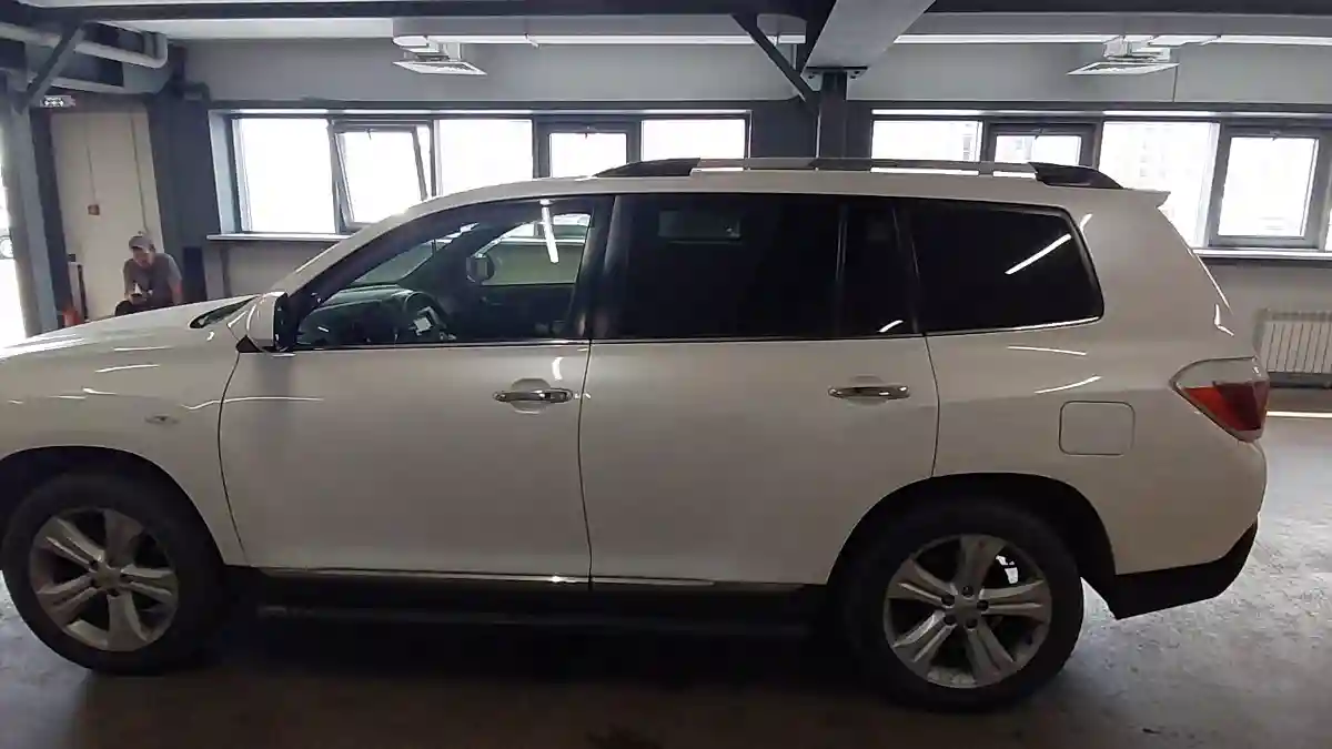 Toyota Highlander 2012 года за 13 000 000 тг. в Астана