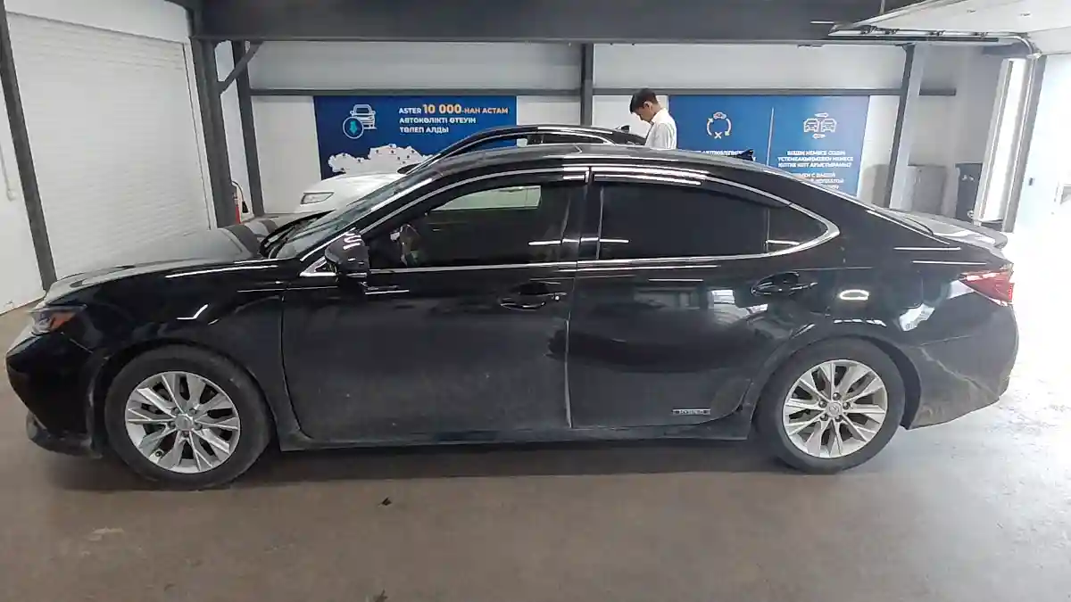 Lexus ES 2014 года за 10 000 000 тг. в Астана