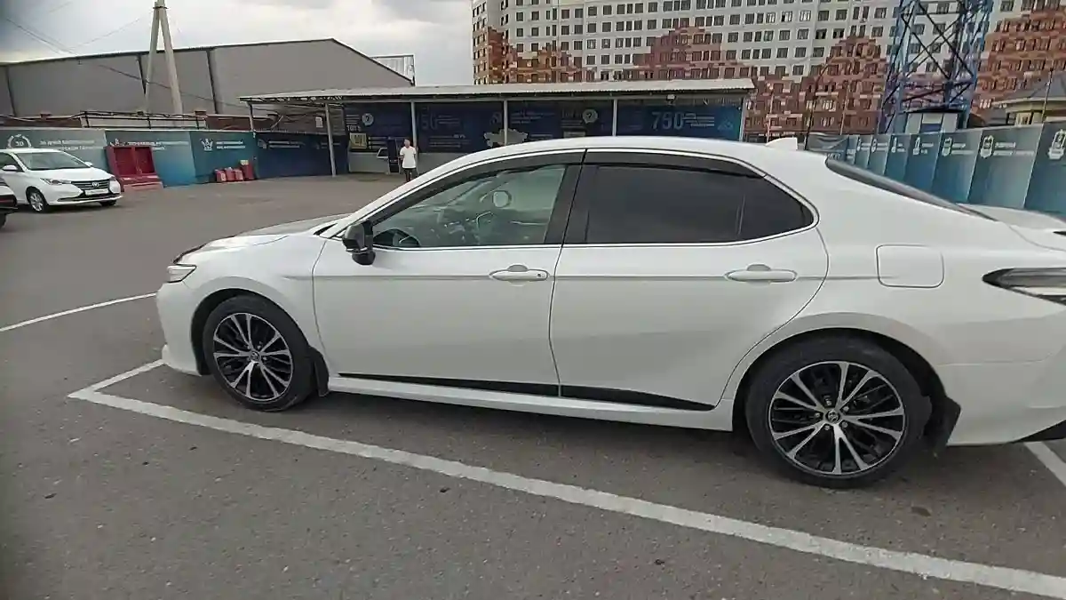 Toyota Camry 2020 года за 13 000 000 тг. в Шымкент