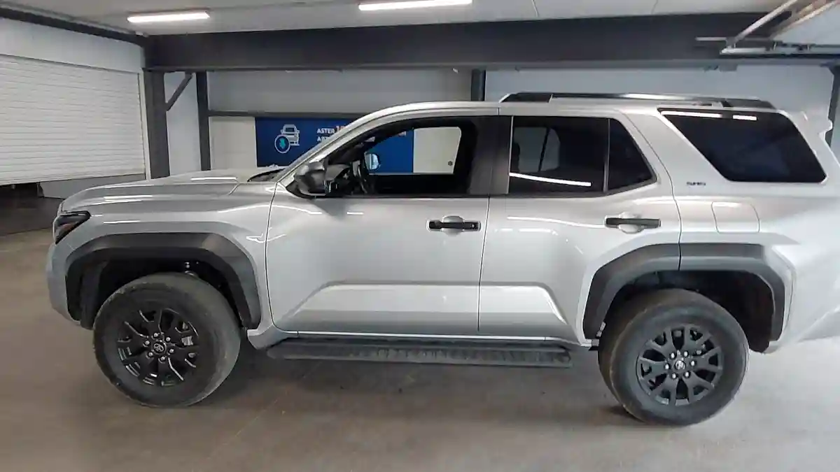 Toyota 4Runner 2025 года за 42 000 000 тг. в Астана