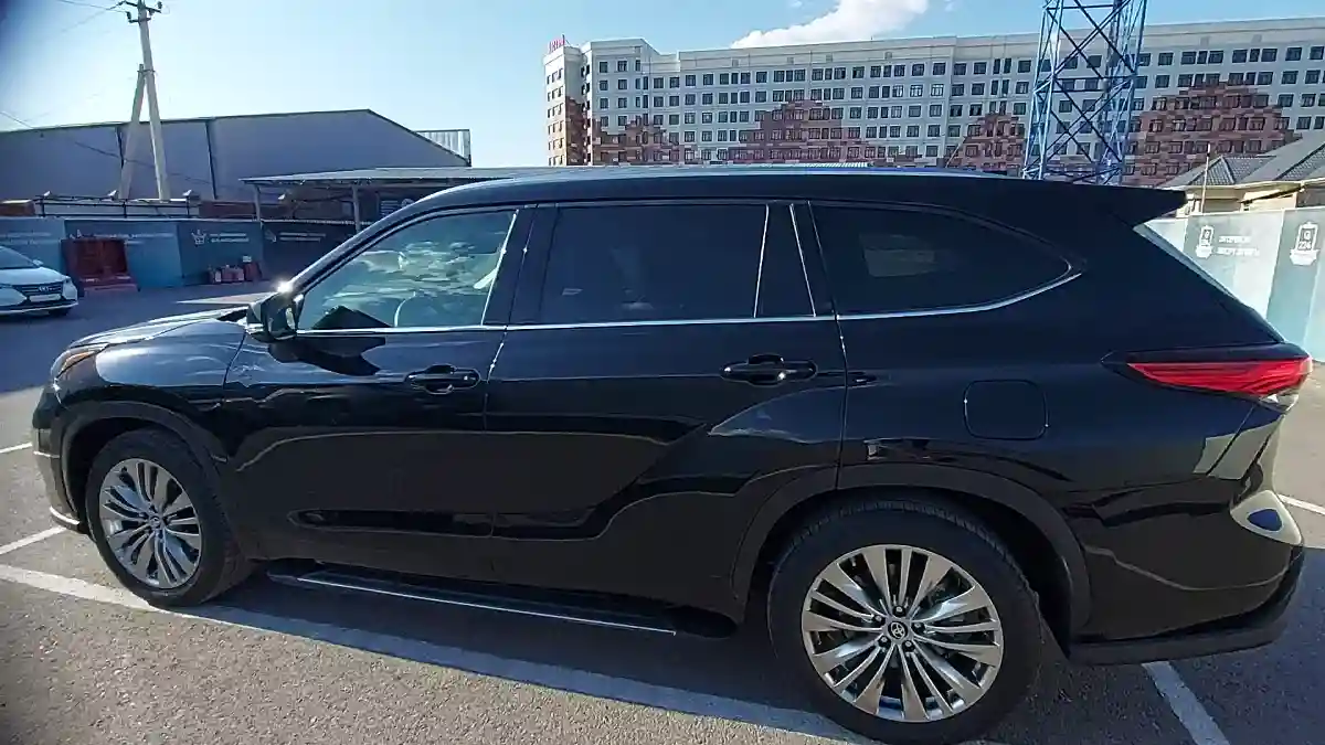 Toyota Highlander 2021 года за 19 000 000 тг. в Шымкент