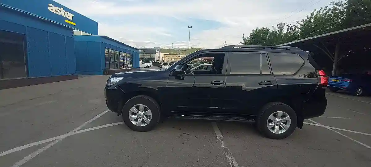 Toyota Land Cruiser Prado 2023 года за 24 850 000 тг. в Алматы