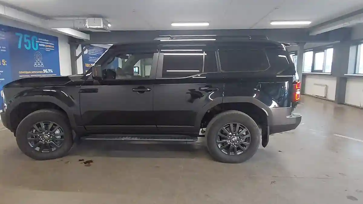 Toyota Land Cruiser Prado 2024 года за 33 000 000 тг. в Астана