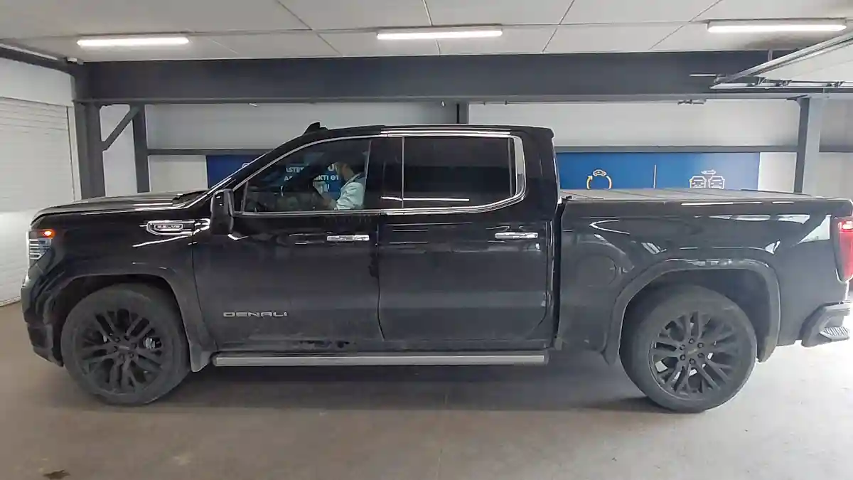 GMC Sierra 2022 года за 40 000 000 тг. в Астана