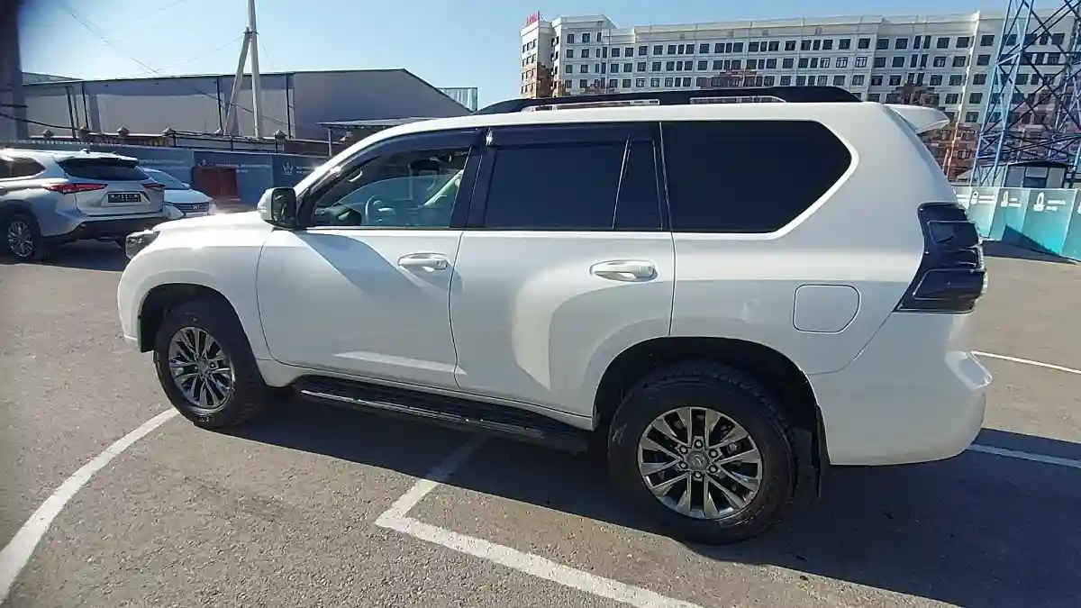 Toyota Land Cruiser Prado 2017 года за 21 000 000 тг. в Шымкент