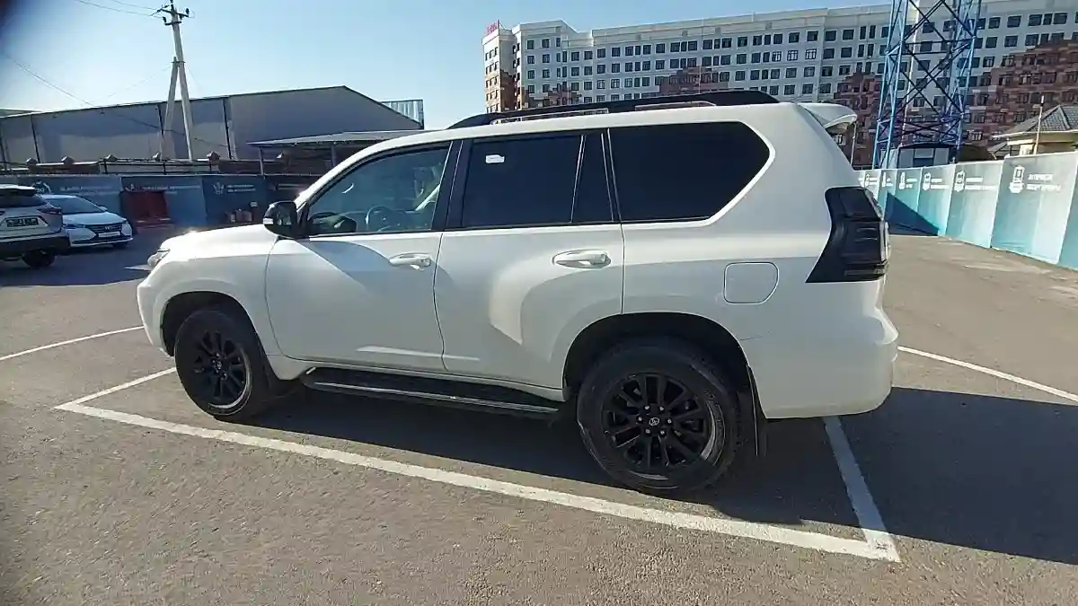 Toyota Land Cruiser Prado 2022 года за 25 500 000 тг. в Шымкент