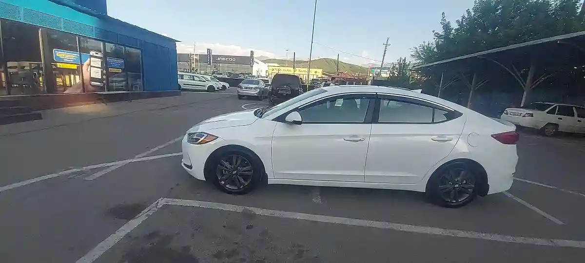 Hyundai Elantra 2017 года за 6 000 000 тг. в Алматы