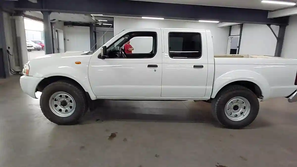 Nissan NP300 2012 года за 4 000 000 тг. в Астана