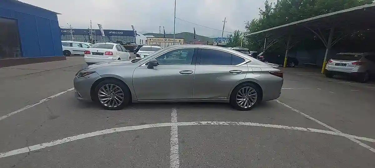 Lexus ES 2021 года за 16 000 000 тг. в Алматы