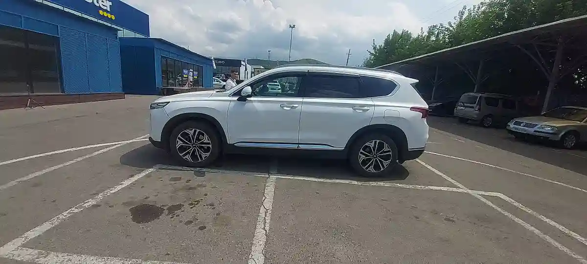 Hyundai Santa Fe 2019 года за 12 500 000 тг. в Алматы