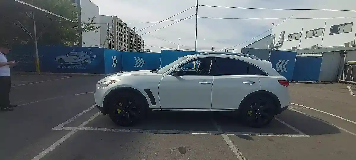 Infiniti QX70 2014 года за 8 000 000 тг. в Алматы