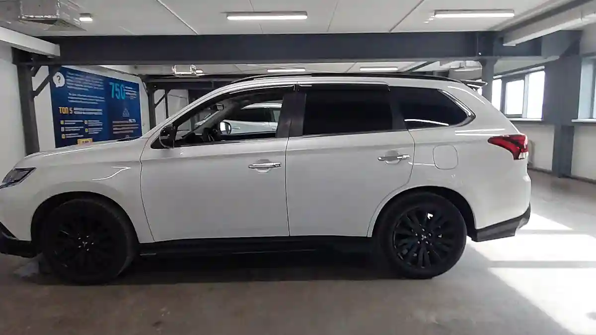 Mitsubishi Outlander 2022 года за 12 000 000 тг. в Астана