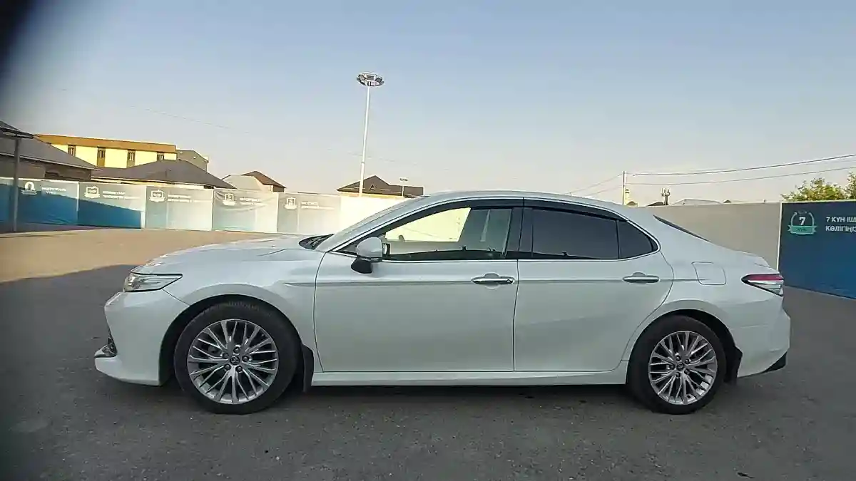 Toyota Camry 2020 года за 14 000 000 тг. в Шымкент
