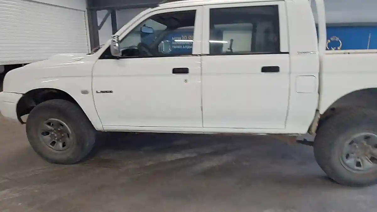 Mitsubishi L200 2006 года за 3 000 000 тг. в Астана