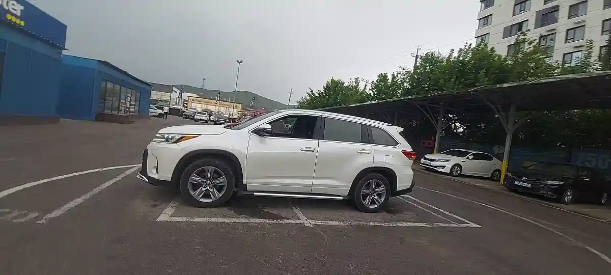 Toyota Highlander 2018 года за 15 000 000 тг. в Алматы