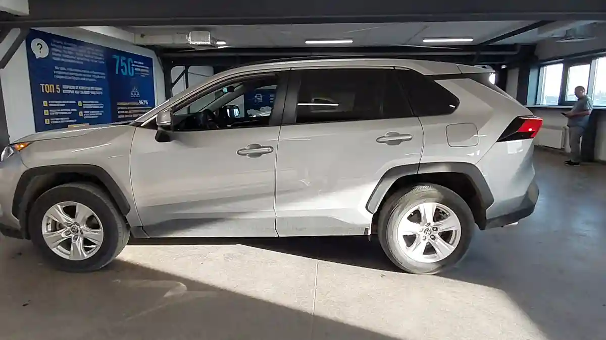 Toyota RAV4 2021 года за 15 000 000 тг. в Астана