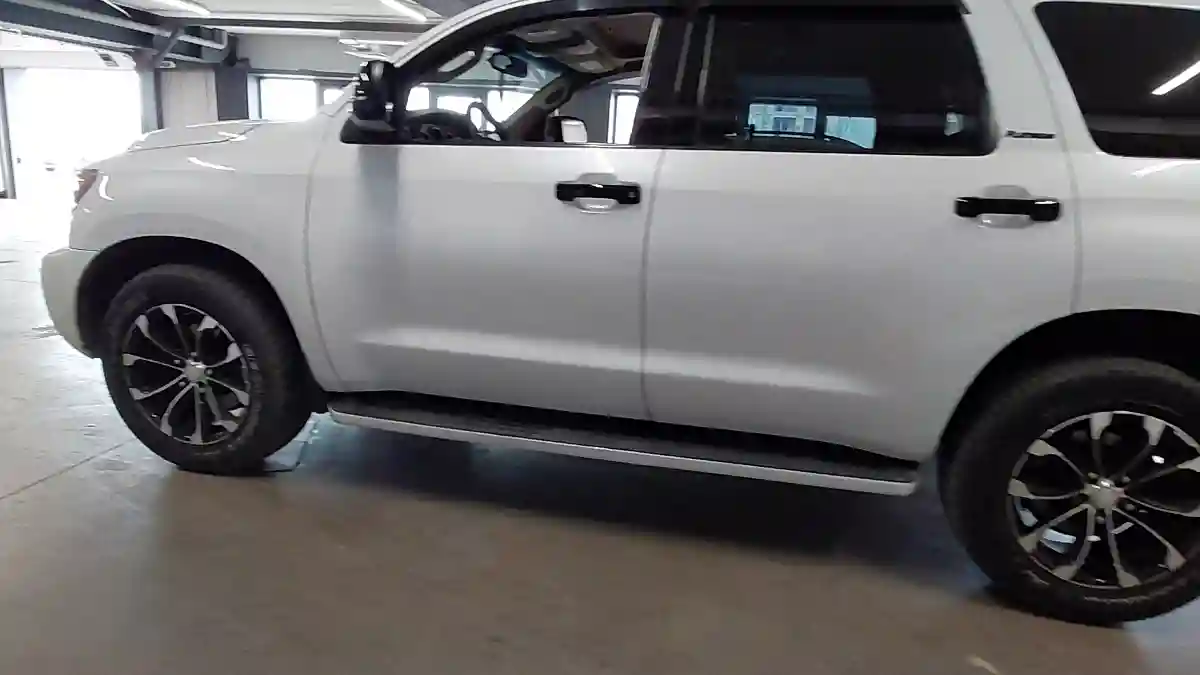 Toyota Sequoia 2008 года за 16 200 000 тг. в Астана