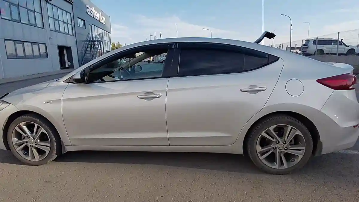 Hyundai Elantra 2018 года за 7 300 000 тг. в Астана