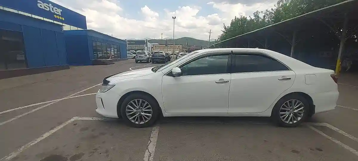 Toyota Camry 2015 года за 10 000 000 тг. в Алматы