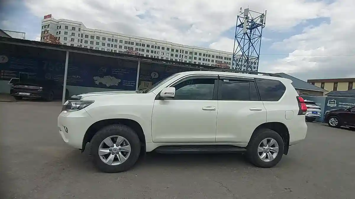 Toyota Land Cruiser Prado 2023 года за 25 000 000 тг. в Шымкент