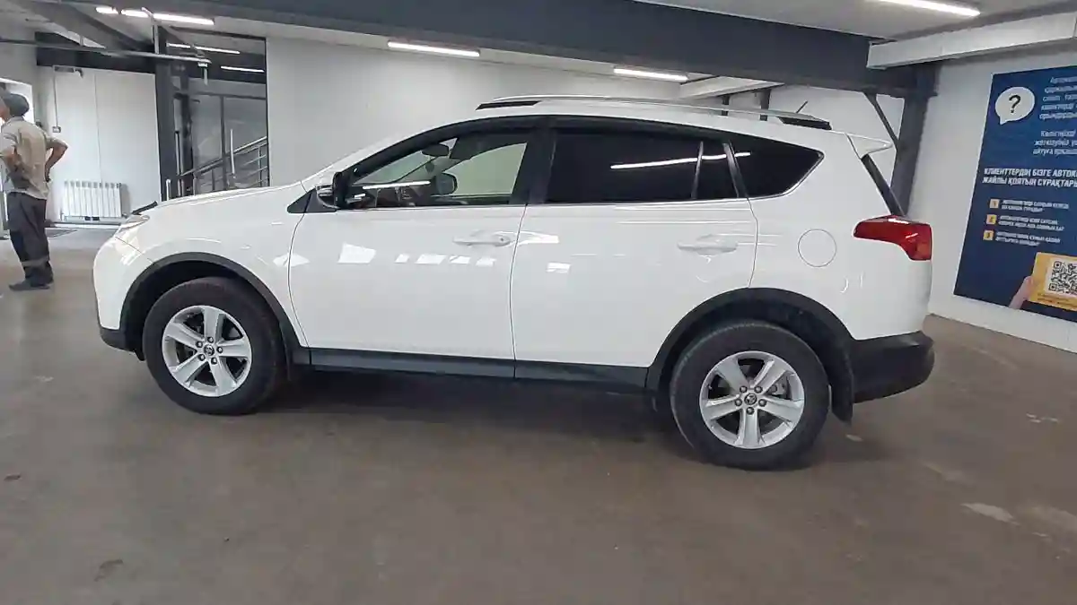 Toyota RAV4 2015 года за 9 200 000 тг. в Астана