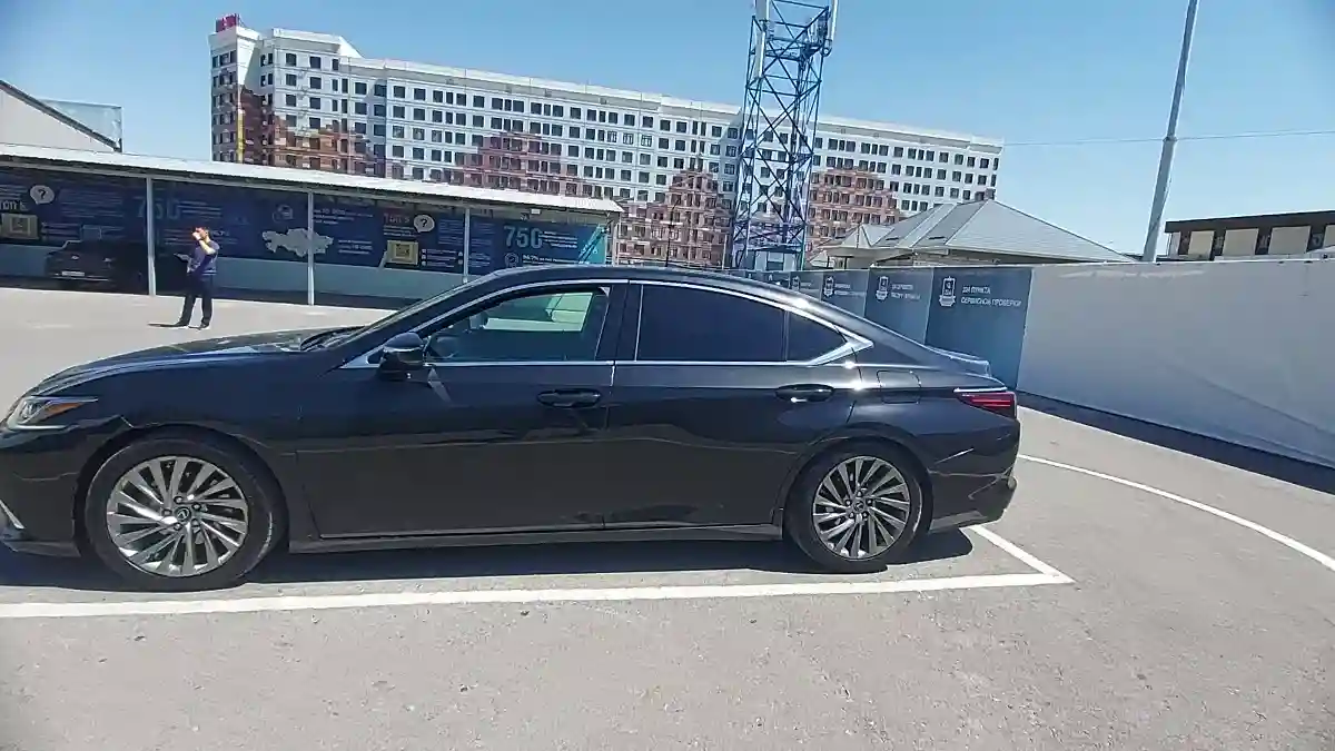 Lexus ES 2020 года за 25 000 000 тг. в Шымкент