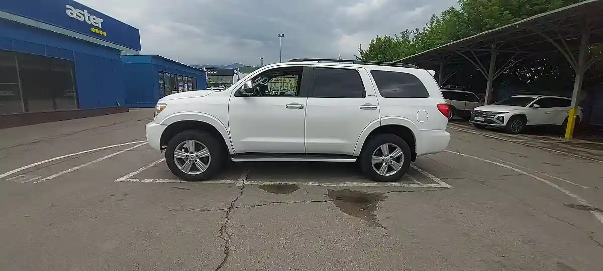 Toyota Sequoia 2008 года за 13 500 000 тг. в Алматы