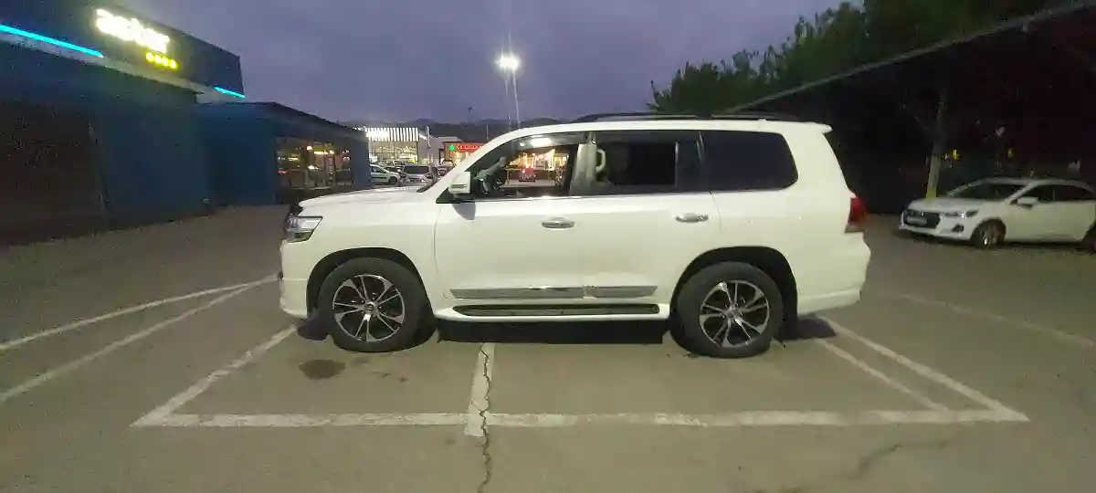 Toyota Land Cruiser 2017 года за 32 000 000 тг. в Алматы