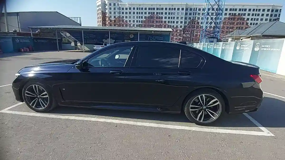 BMW 7 серии 2019 года за 35 000 000 тг. в Шымкент