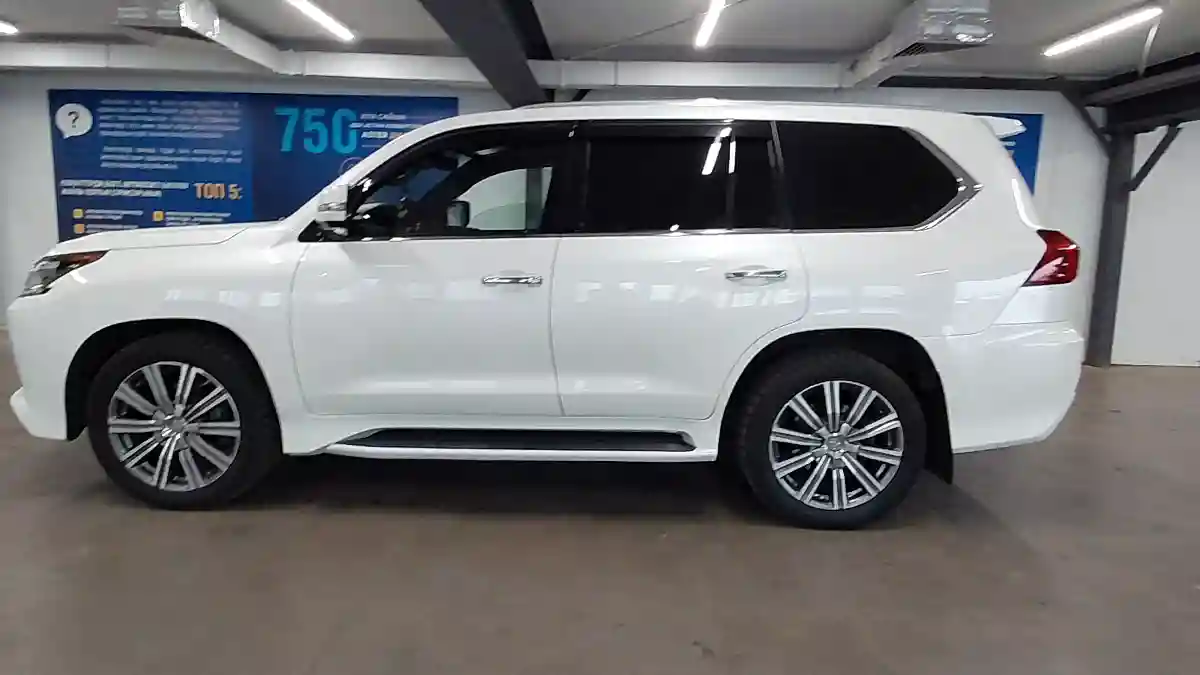 Lexus LX 2016 года за 38 000 000 тг. в Астана