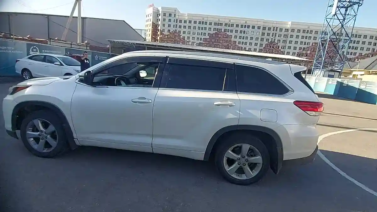 Toyota Highlander 2019 года за 18 000 000 тг. в Шымкент
