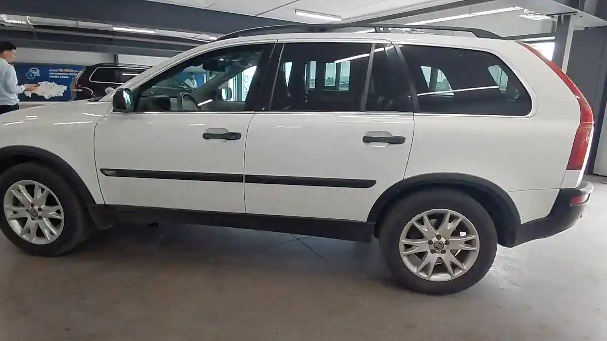 Volvo XC90 2004 года за 4 500 000 тг. в Астана