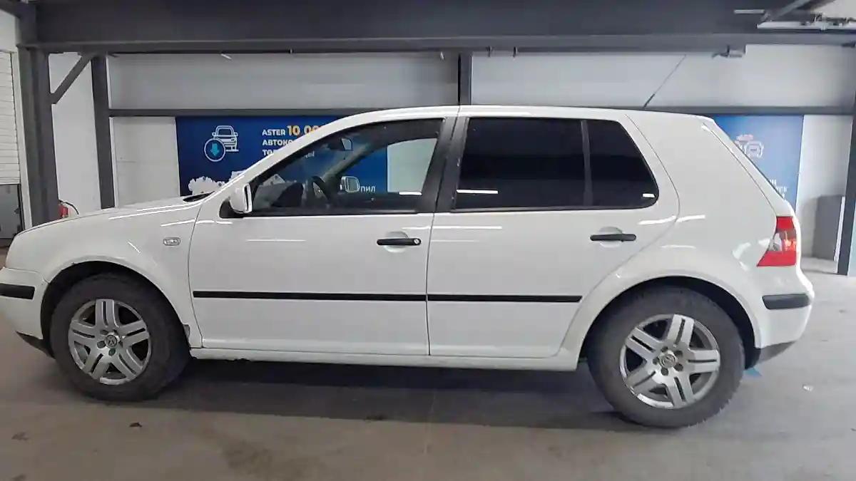 Volkswagen Golf 2001 года за 2 600 000 тг. в Астана