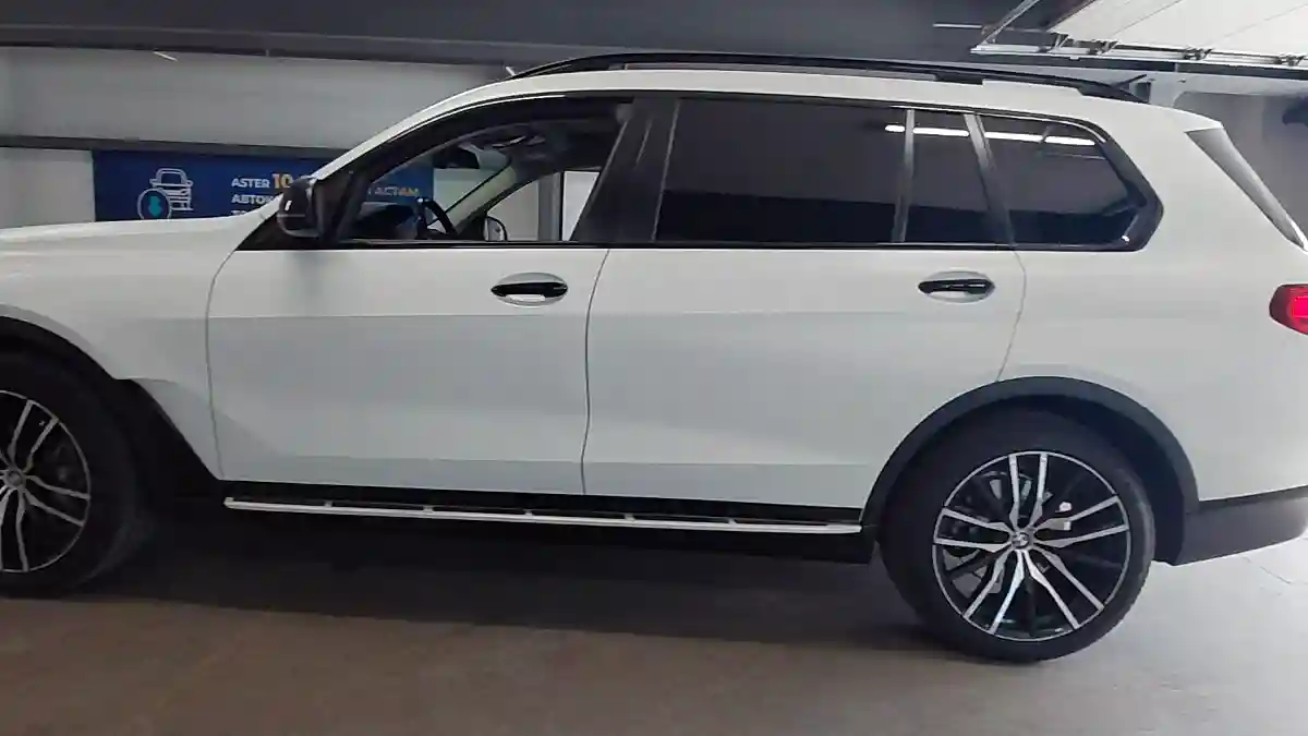 BMW X7 2019 года за 37 000 000 тг. в Астана