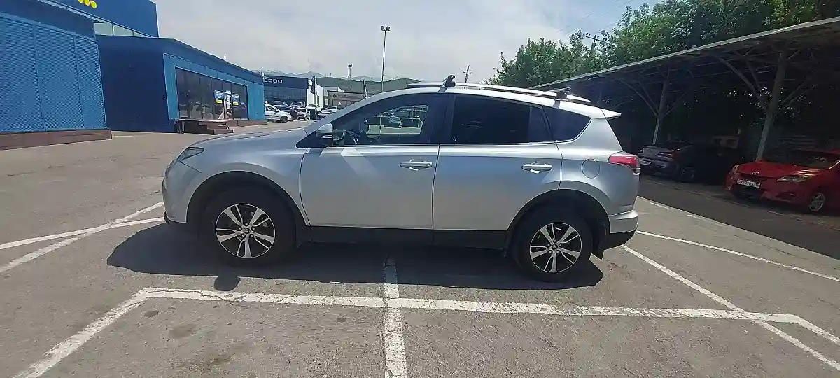 Toyota RAV4 2017 года за 9 200 000 тг. в Алматы