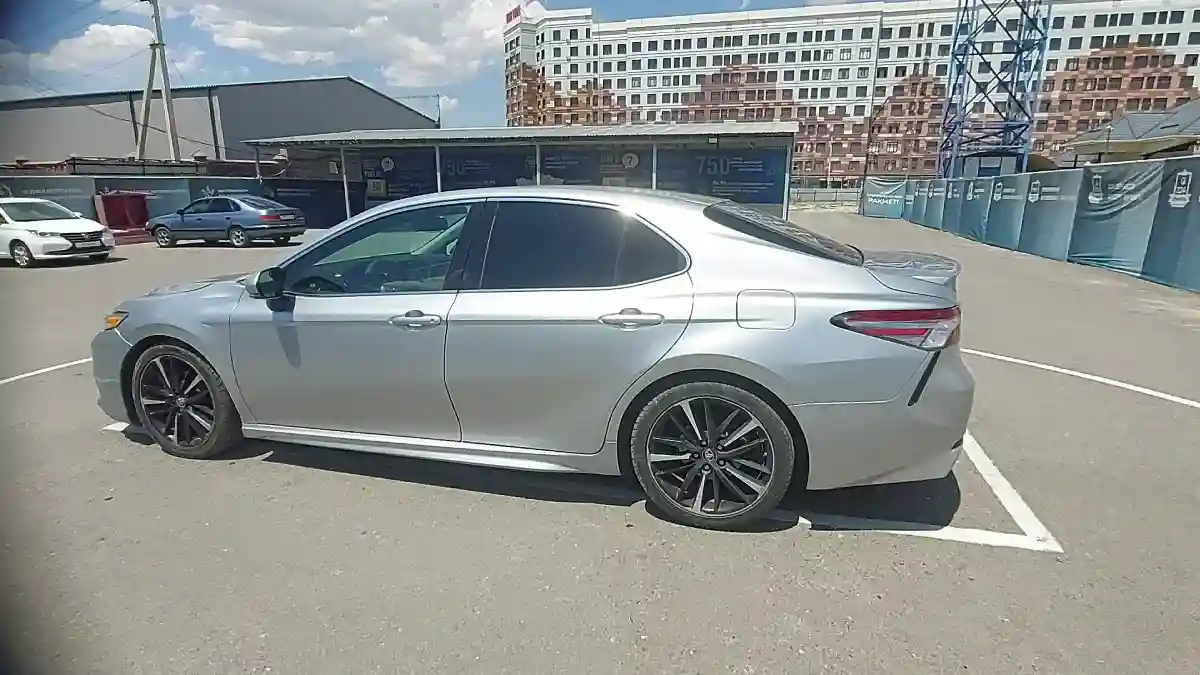 Toyota Camry 2017 года за 12 000 000 тг. в Шымкент