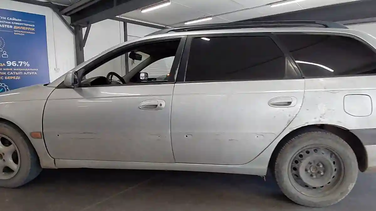 Toyota Avensis 1998 года за 1 000 000 тг. в Астана
