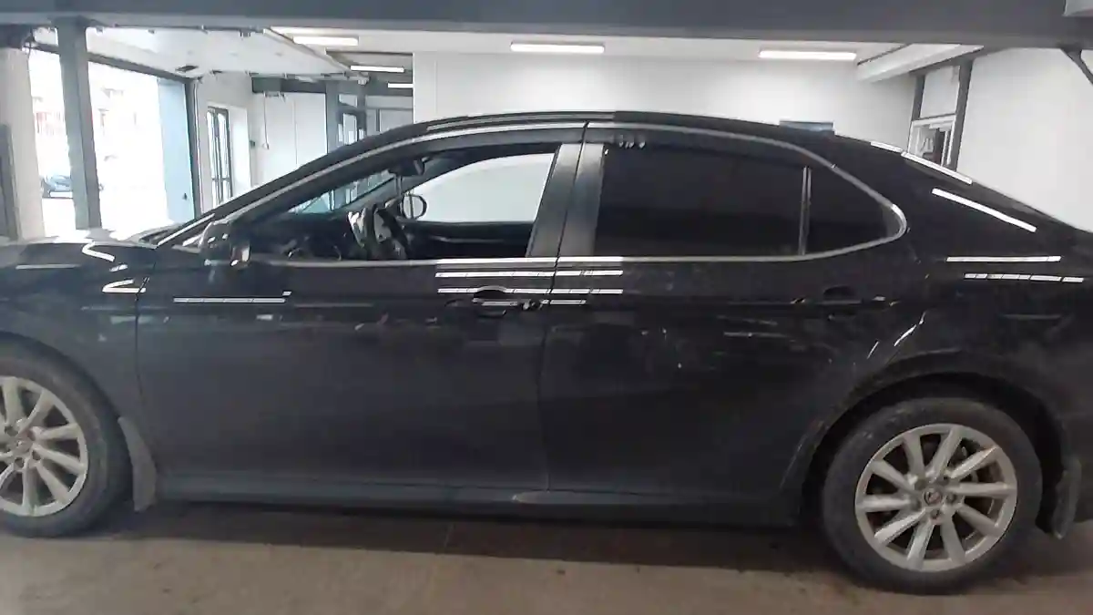 Toyota Camry 2021 года за 14 000 000 тг. в Астана