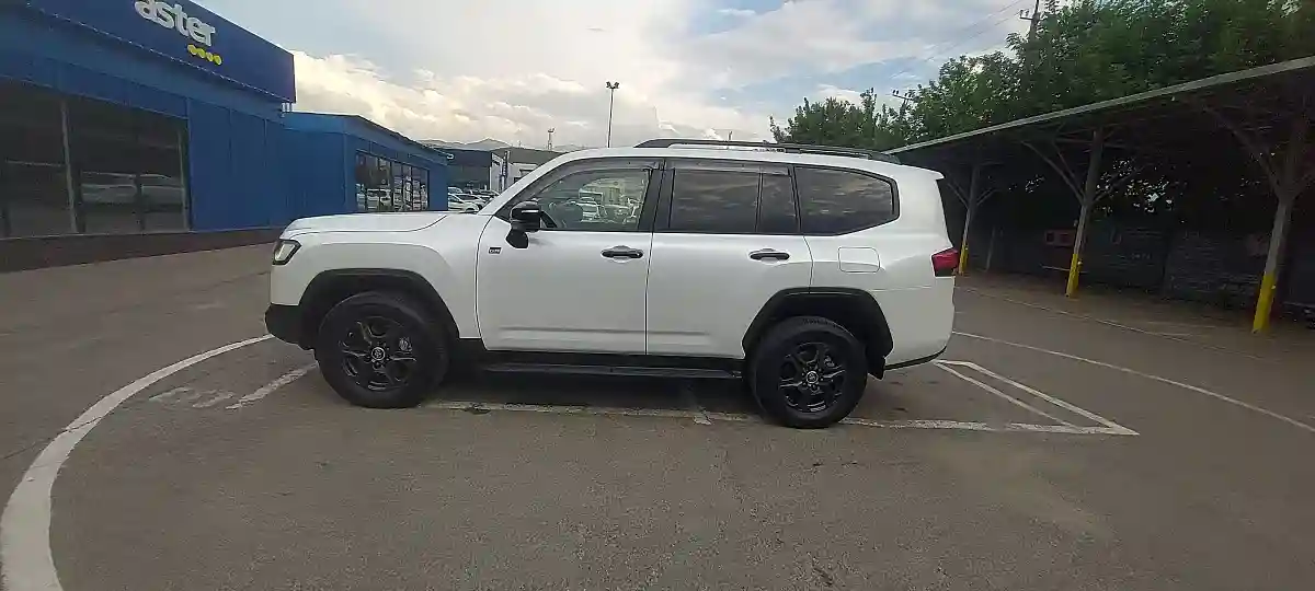 Toyota Land Cruiser 2022 года за 45 000 000 тг. в Алматы
