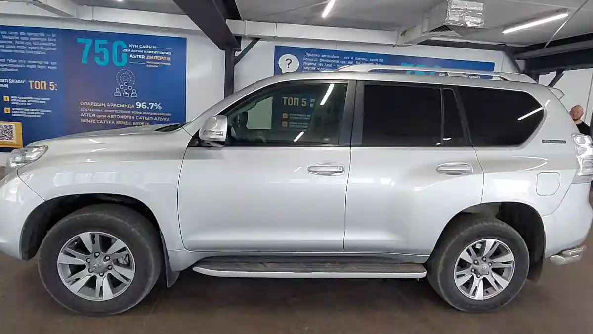 Toyota Land Cruiser Prado 2011 года за 16 100 000 тг. в Астана