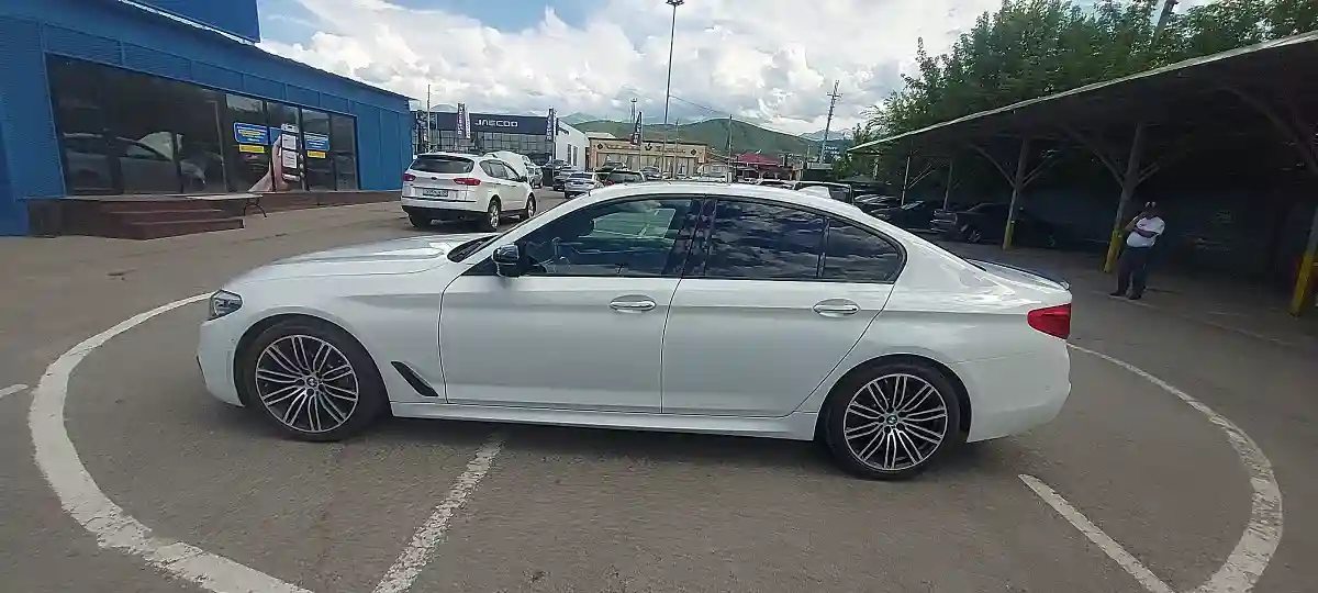 BMW 5 серии 2018 года за 22 000 000 тг. в Алматы