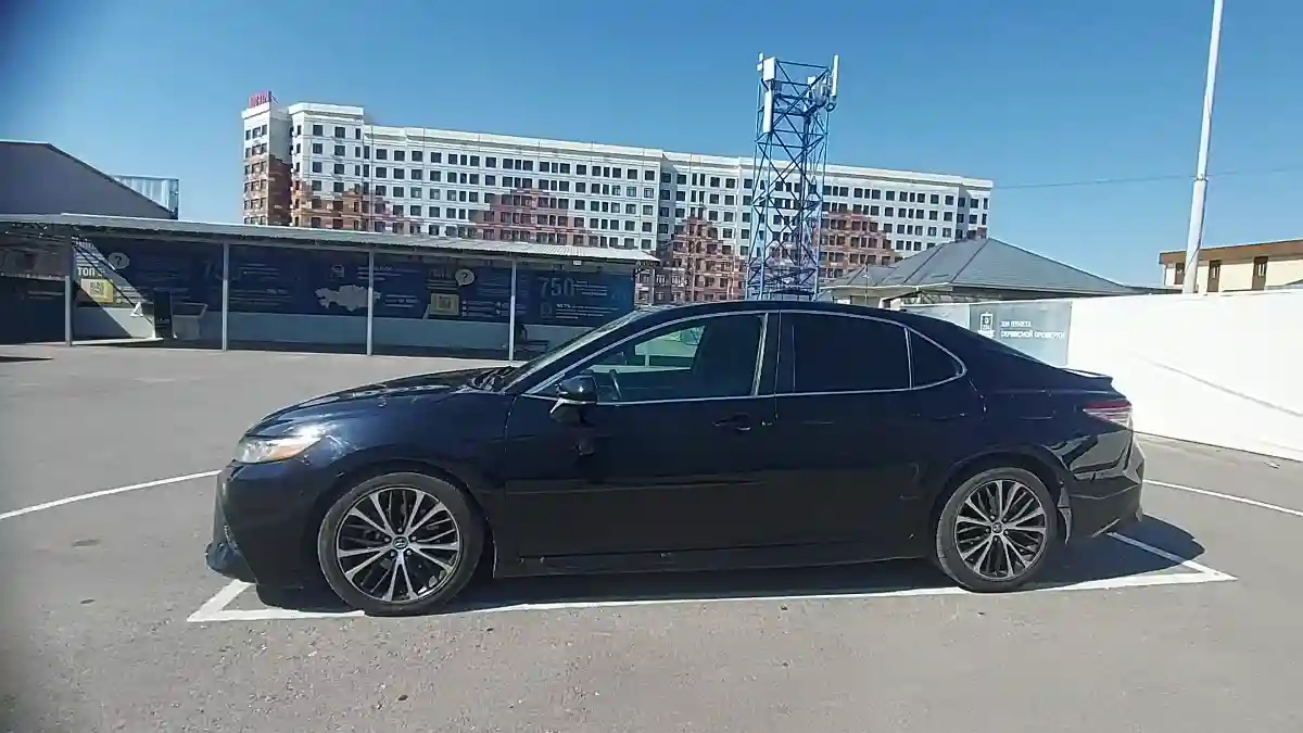Toyota Camry 2018 года за 10 000 000 тг. в Шымкент