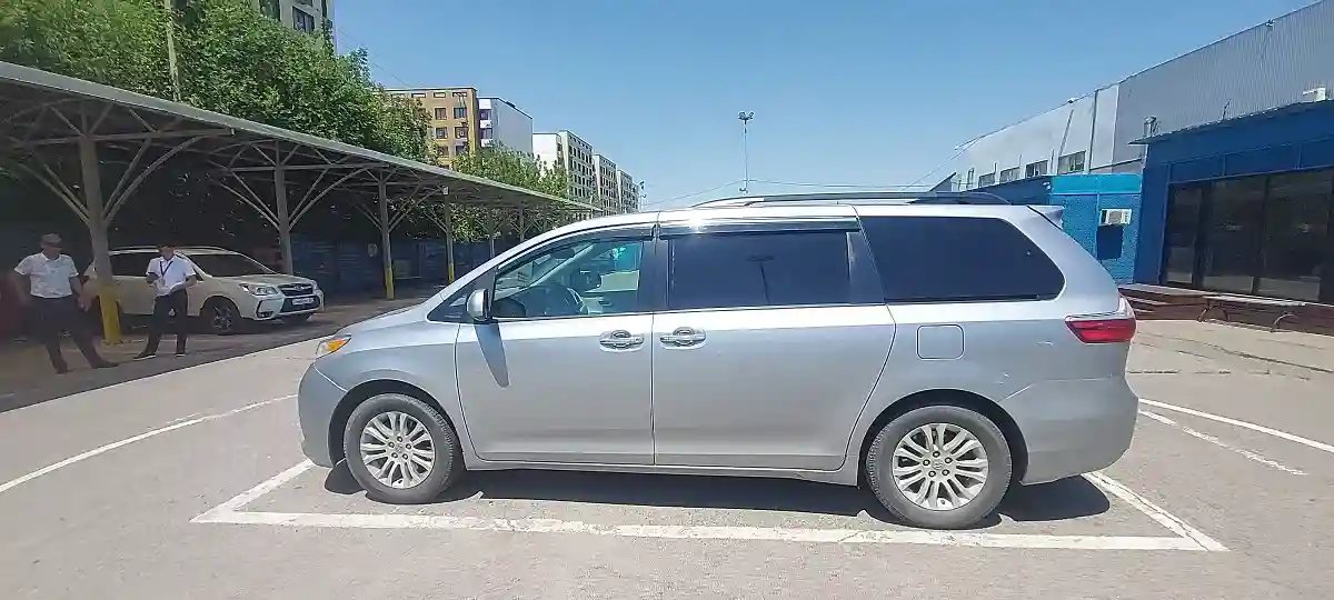 Toyota Sienna 2016 года за 14 500 000 тг. в Алматы