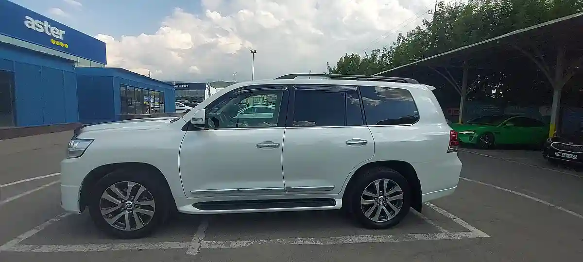 Toyota Land Cruiser 2016 года за 31 000 000 тг. в Алматы