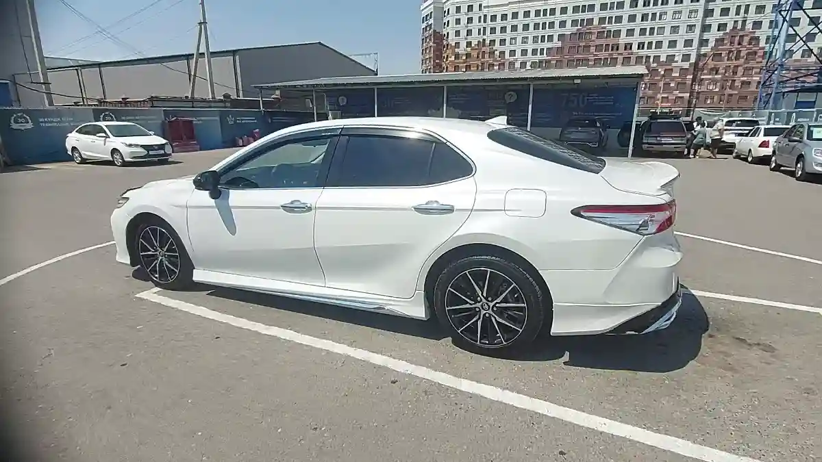 Toyota Camry 2019 года за 10 500 000 тг. в Шымкент