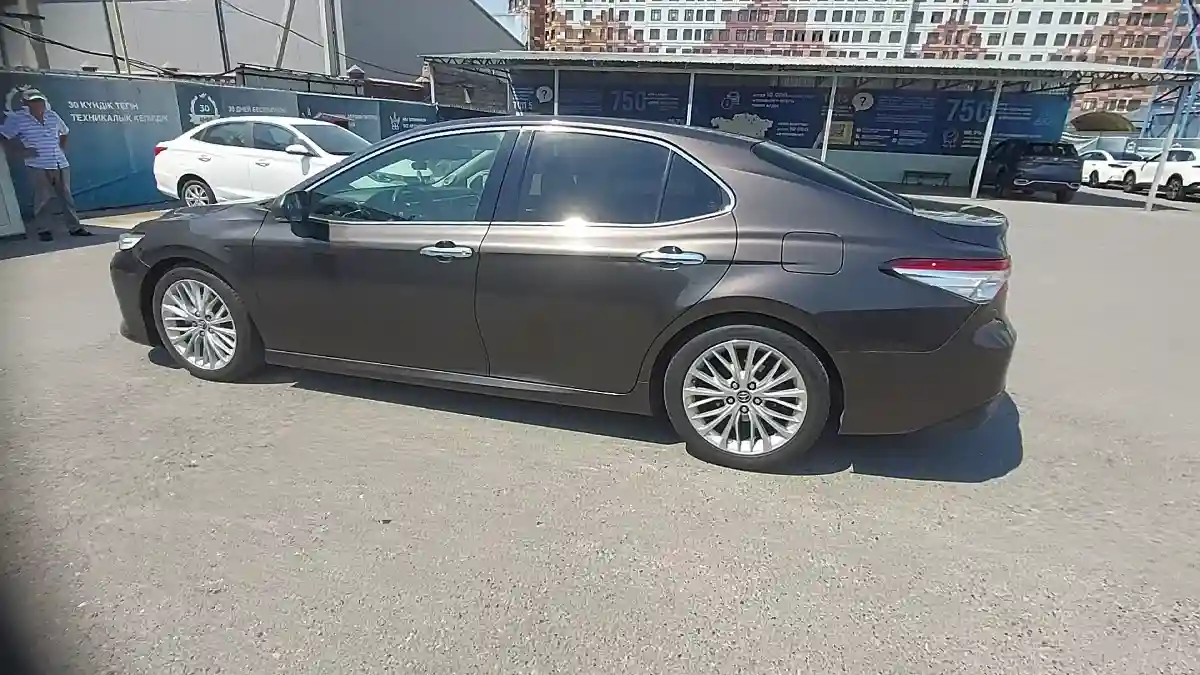 Toyota Camry 2018 года за 14 000 000 тг. в Шымкент